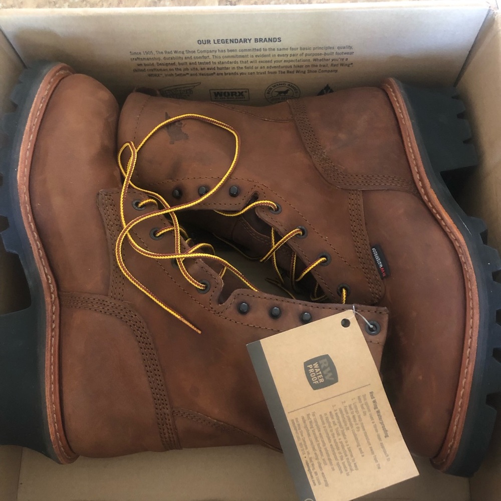 Mens red wing lace up boots. NEW!!!